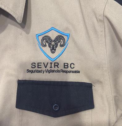 Detalle del uniforme de seguridad
