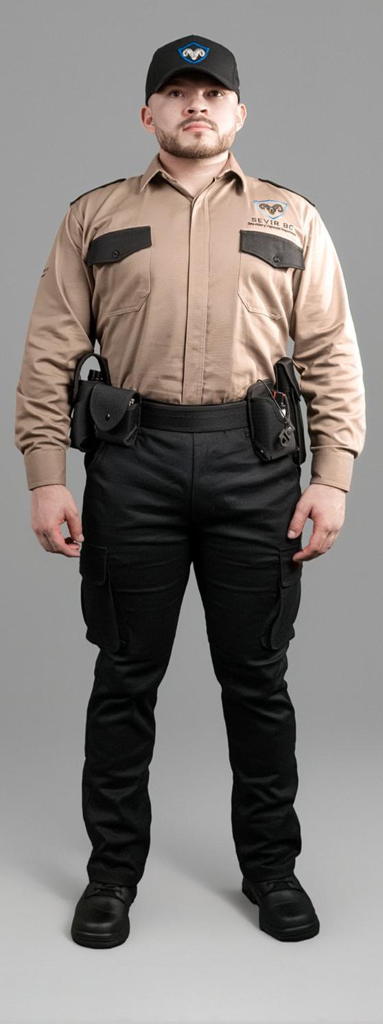 Guardia de seguridad uniformado - vista frontal