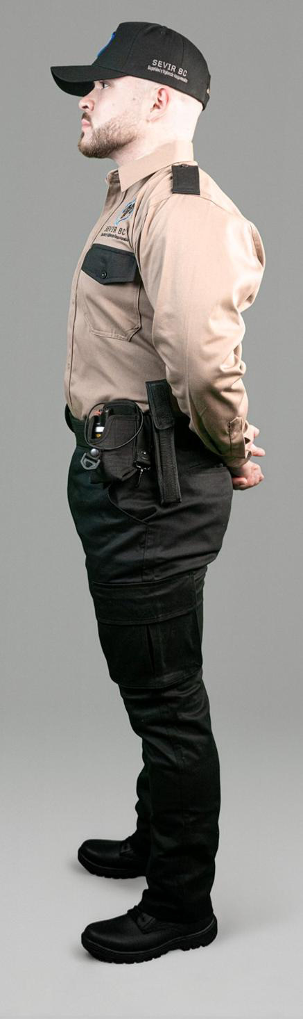 Guardia de seguridad uniformado - perfil